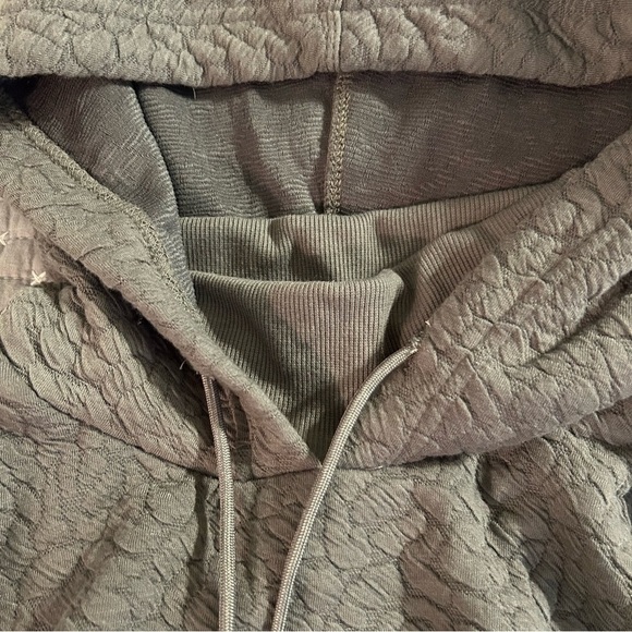 Tahari Sport Women’s Gray Hoodie with Mock Turtleneck Size L $92 - Picture 3 of 8